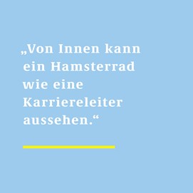 Buchcover „Die Strategie der Absichtslosigkeit“ von Frijtof Nelting mit gelbem Vogelkäfig auf blauem Grund.